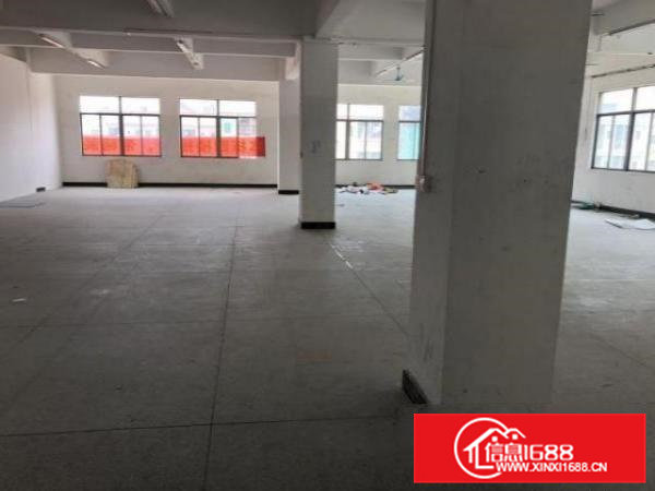 西溪工业园新空出二楼800平招租，有现成办公室