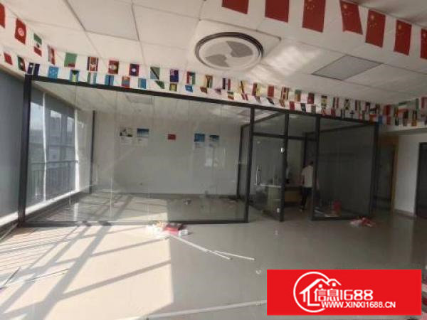 荷坳地铁口附近新出楼上300平带精装修红本厂房出租