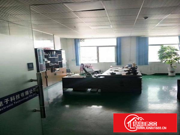 霄边新出楼上800平方带办公室装修厂房出租！