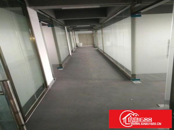 龙华大浪新出楼上带办公室装修600平厂房，拎包入住