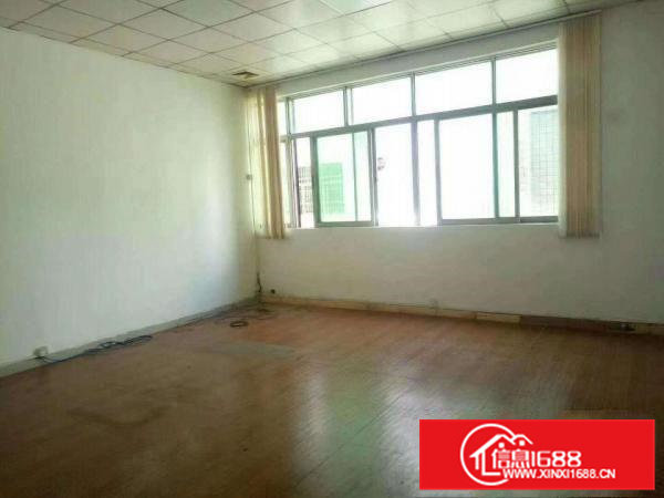 清溪三中工业区，出租一楼800平米塑胶厂房，有行车