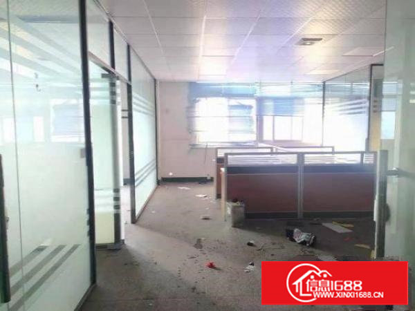 临界深圳长安乌沙新安大桥旁1200平厂房出租电子五金