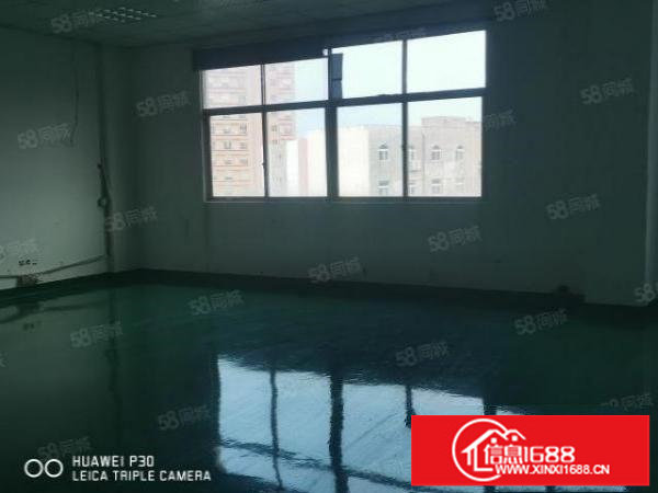 观澜新田工业园厂房三楼880平方出租，全新地坪漆带办公室装修