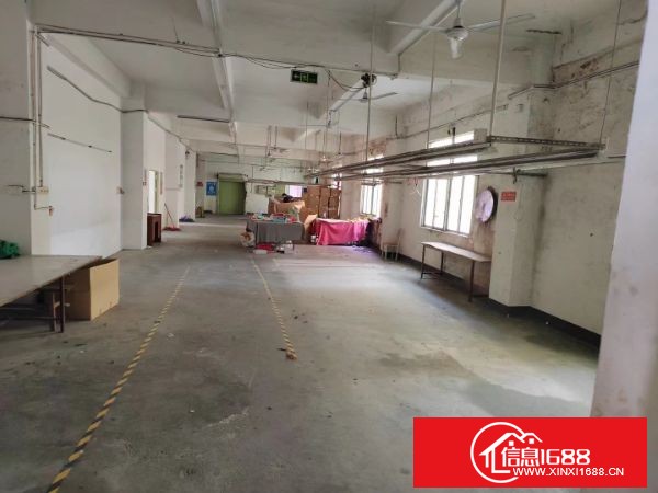 龙岗爱联独院厂房楼上整层700平，水电齐全！独立办公室2间