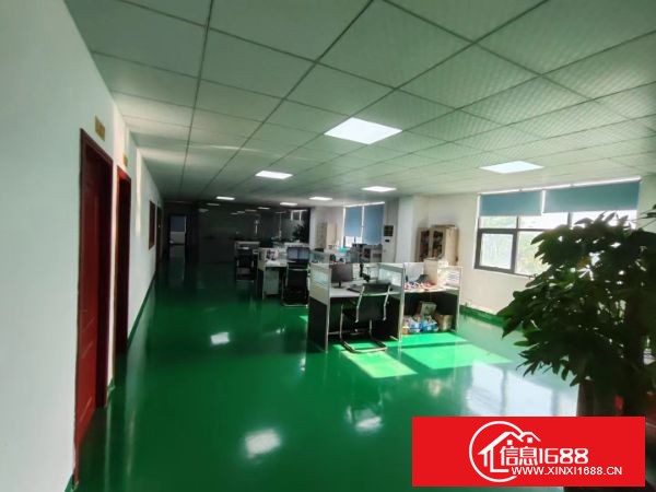 龙岗中心城新出楼上1300平米 精装修厂房招租 现成装修 位置好 好招工