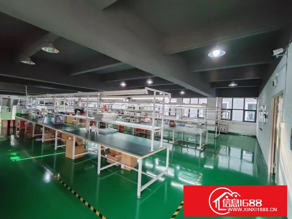 龙岗中心城新出楼上1300平米 精装修厂房招租 现成装修 位置好 好招工