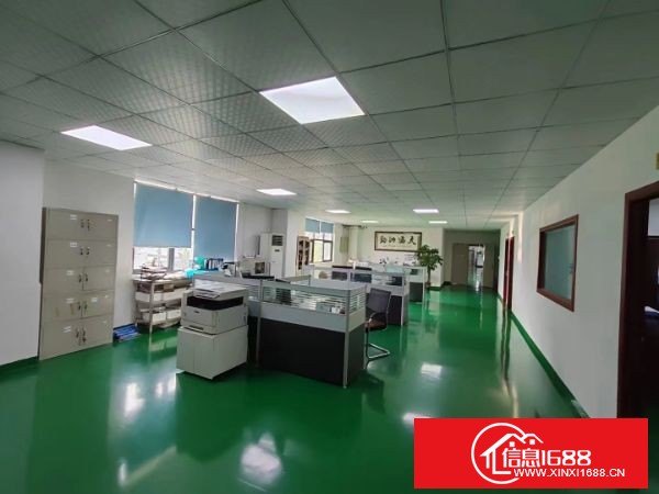 龙岗中心城新出楼上1300平米 精装修厂房招租 现成装修 位置好 好招工