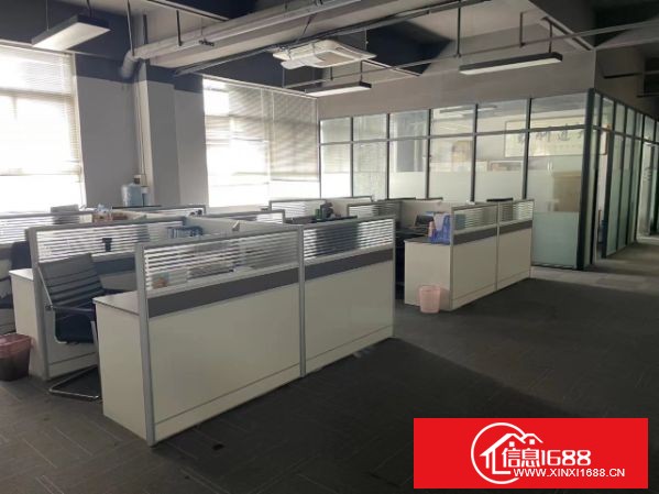 龙岗宝龙南约地铁站附近高新园区新出三楼650平方，带装修，现成水电