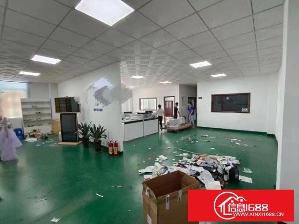 东莞长安镇上沙社区 新出厂房两层半2500平方， 配套变压器160千瓦，水电齐全， 有货梯，精装修