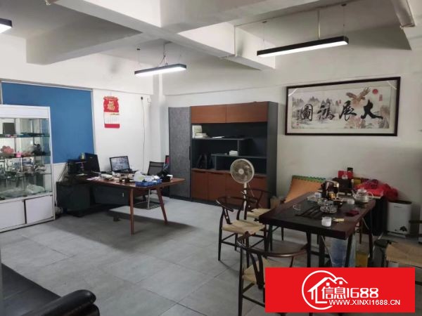 东莞大岭山镇，杨屋村，龙大高速出口附近，工业园区标准一楼700平方，现成装修，行车