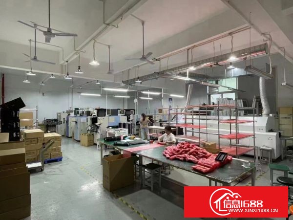 石岩应人石原房东厂房楼上680平 现成办公室装修，前台业务室 带吊装口，价格便宜