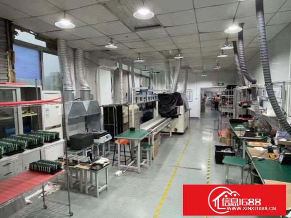 石岩应人石原房东厂房楼上680平 现成办公室装修，前台业务室 带吊装口，价格便宜