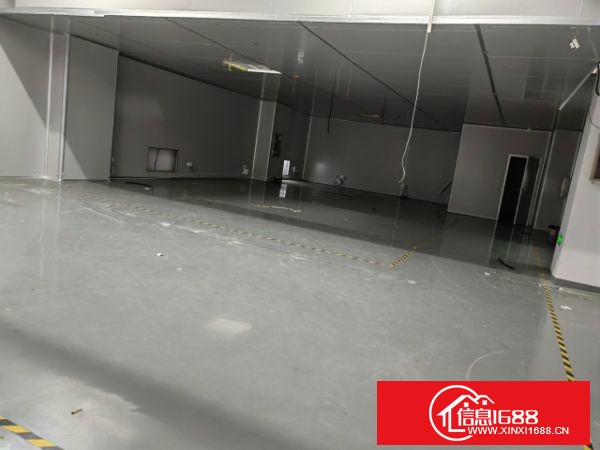 龙岗宝龙高新产业园出租五楼整层3300平方，带县城办公室装修小间无尘车间装修，不需转让费，合同长