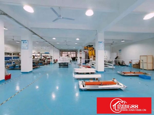 石岩塘头高速口一楼880平方，带一间办公室，一个仓库，全新地坪漆，价格超优惠