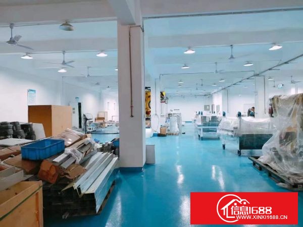 石岩塘头高速口一楼880平方，带一间办公室，一个仓库，全新地坪漆，价格超优惠