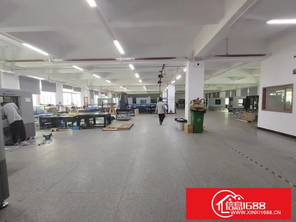 松岗燕川原房东厂房 独门独院三层4800平方，水电齐全 精装修办公室