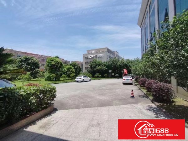 清溪红本重工业钢构厂房12米高！面积15000平米，有精装修办公楼三层按需要出租。带牛角