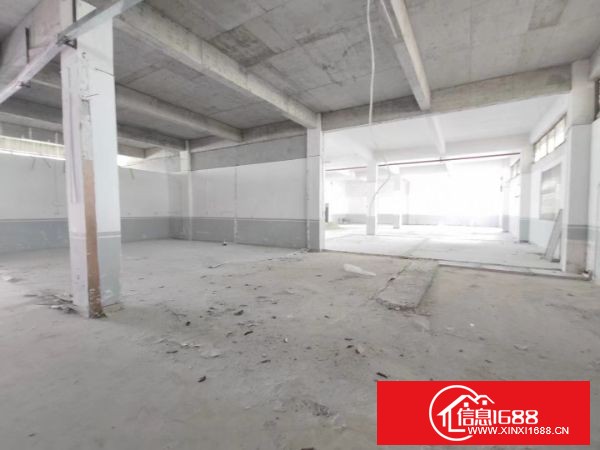 松岗原房东独门独院 两层厂房2500平方 ，有简易装修，有电梯，可分租