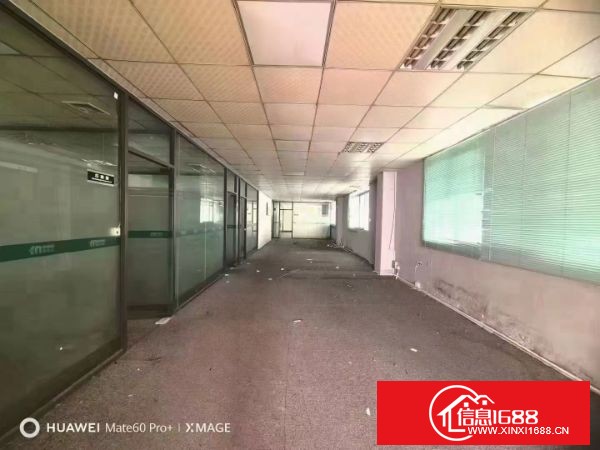 东莞大岭山厚大路原房东单一层独院4300平方，宿舍+办公400平方，总面积4700平方，实际面积出租，300平方起租