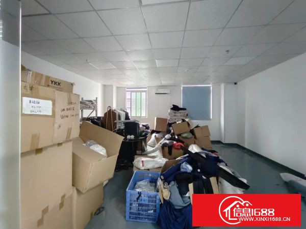 布吉丹竹头工业园新空出楼上1200平方厂房出租，交通方便，生活配套设施齐全，原房东直租