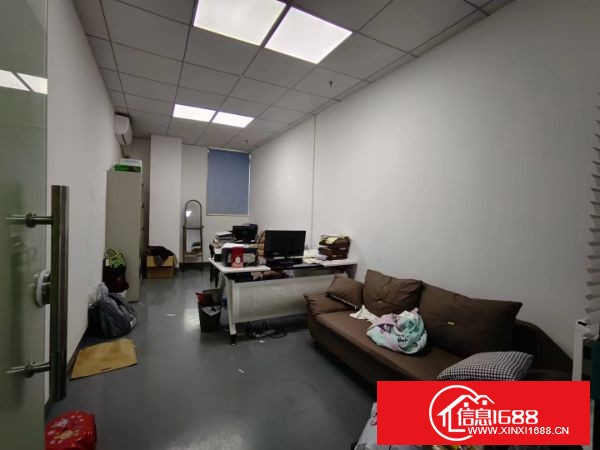 布吉丹竹头工业园新空出楼上1200平方厂房出租，交通方便，生活配套设施齐全，原房东直租