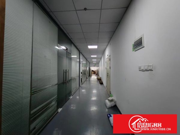 布吉丹竹头工业园新空出楼上1200平方厂房出租，交通方便，生活配套设施齐全，原房东直租