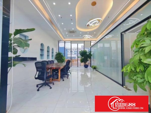 龙华油松小独栋290平办公室出租，坐拥上下两层，一层2隔间，二层2+1格局，精装交付