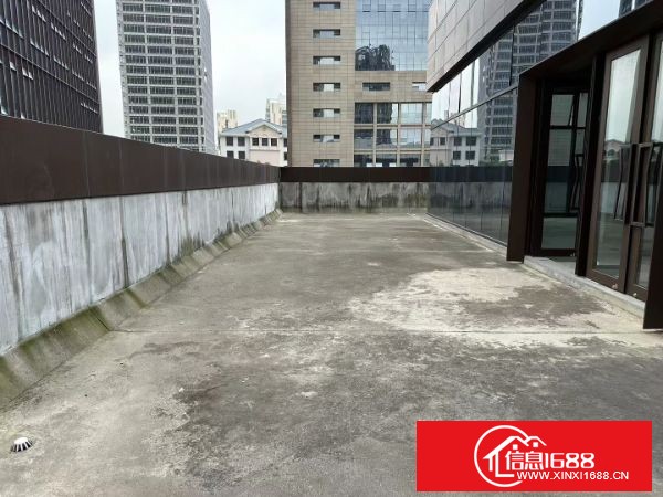 龙华新空出来独栋1-4层4000平，带两台电梯，一楼6米，2-3层4.8米，形象好，空地大。玻璃幕墙，适合企业总部