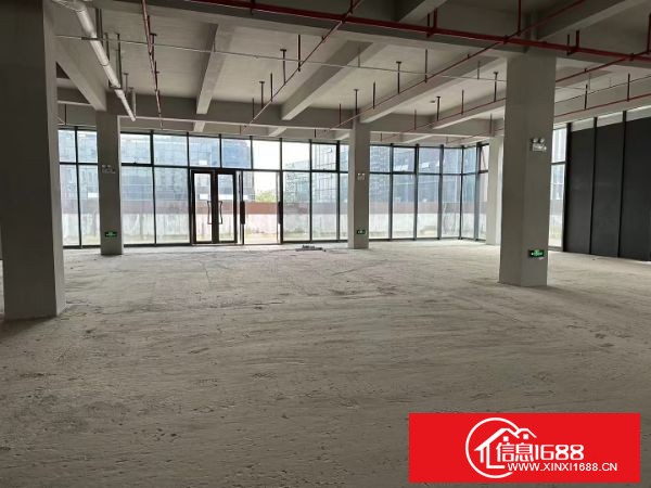 龙华新空出来独栋1-4层4000平，带两台电梯，一楼6米，2-3层4.8米，形象好，空地大。玻璃幕墙，适合企业总部