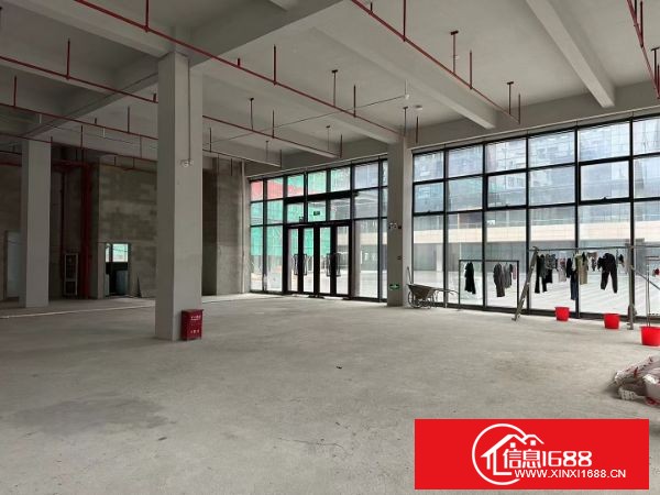 龙华新空出来独栋1-4层4000平，带两台电梯，一楼6米，2-3层4.8米，形象好，空地大。玻璃幕墙，适合企业总部