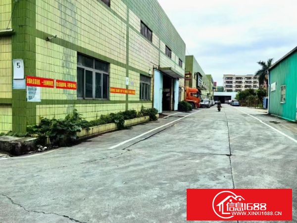 东莞大岭山大岭村 7月底待新空出钢构9000平方，砖墙到顶，滴水8米，中间无柱子，花园式园区，大小面积分租