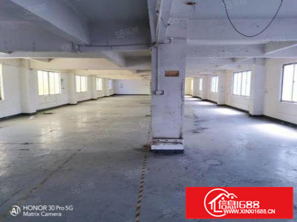 观澜库坑6楼园区标准厂房临近龙华大道交通便利。