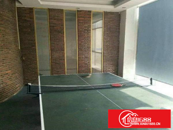 龙岗区吓坑三楼900平米(精装修)厂房出租，副科长