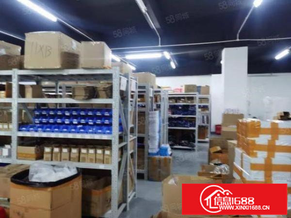 新出！平湖华南城地铁口附近三楼700平方带办公室装修厂房急租