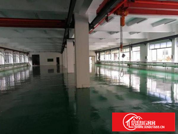 龙背岭工业区新出一楼1200平方层高6米现成行车，全新地坪漆