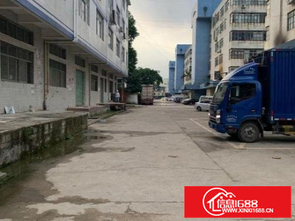 布吉正地铁口一楼1100平米带卸货平台，可分租，空地超大