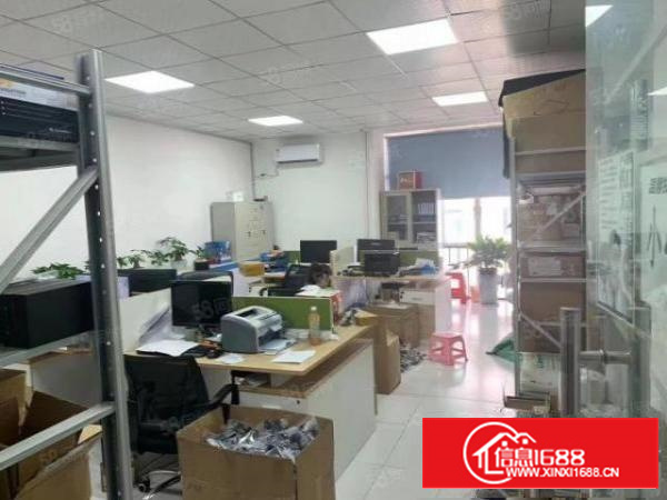 观澜楼上400平方办公室仓库齐全，水电到位，月底空出。