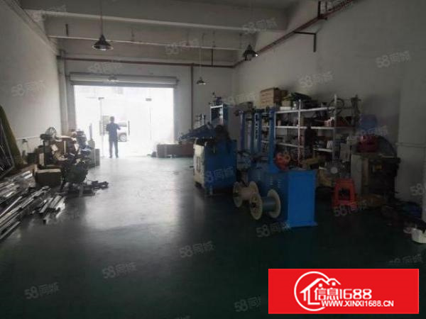 长安街口一楼300平方精装修厂房。水电齐全，有办公室