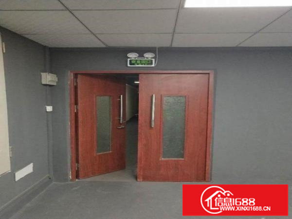 坂田大路边楼上268平双面采光