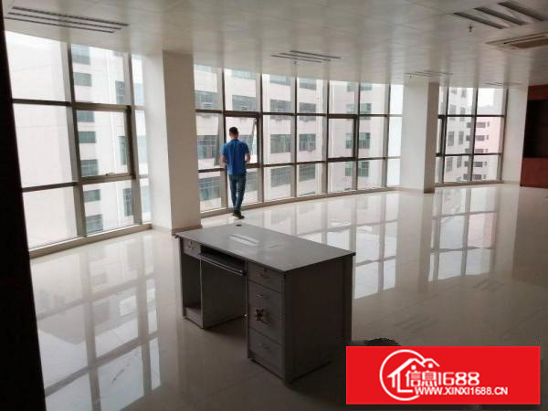 精装修五楼办公室，780平方，红本厂房