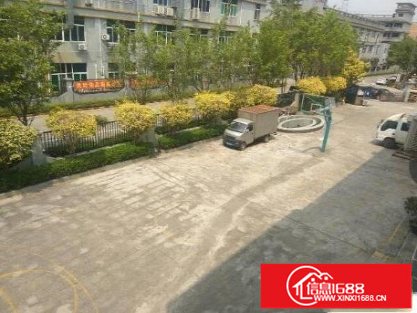 横岗新出楼上1200平米带装修厂房出租