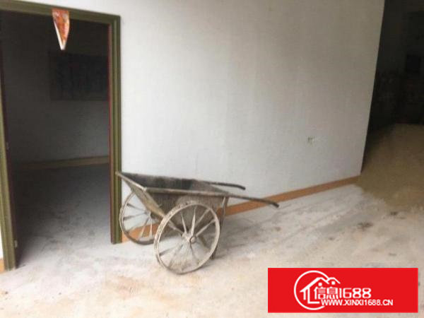 一楼230方，交通便利