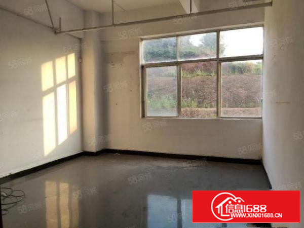 凤岗清溪路东深二线边上楼上5000平厂房出租，精装修，可分租