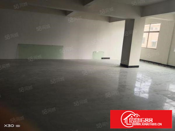 长安镇霄边大街楼上200平方现成玻璃办公室。