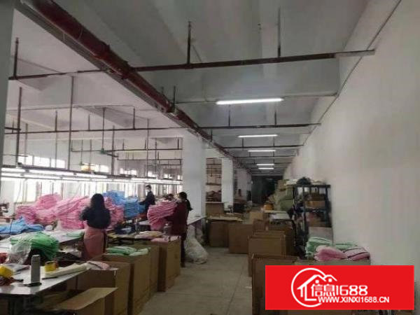 厂房700平方，宿舍200