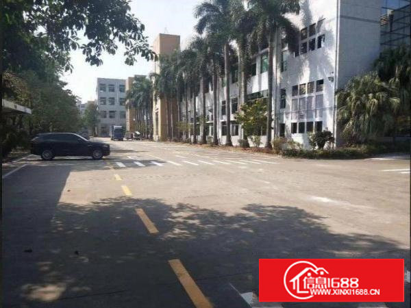 三局工业区刚空出楼上精装修1000平方厂房出租，水电齐全货梯