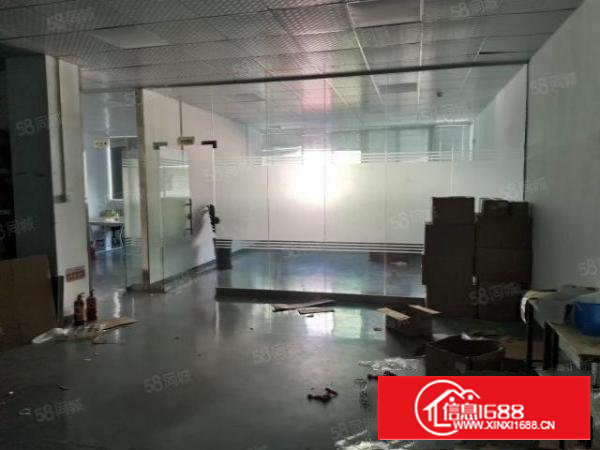 石岩汽车站旁，松白路附近，3楼500平，精装修，无转让费