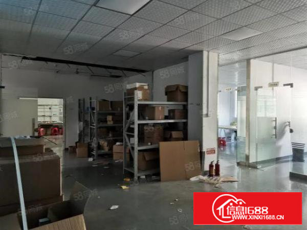 石岩汽车站旁，松白路附近，3楼500平，精装修，无转让费