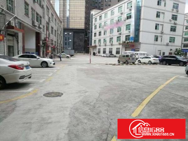 布吉李朗原房东三楼1030平带装修厂房出租