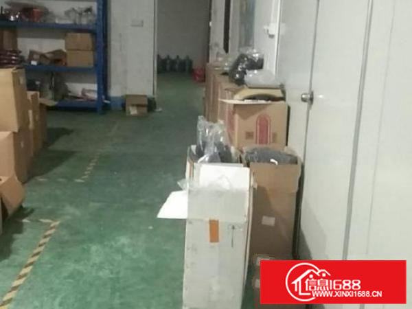 交通便利，三楼带电梯，装修齐全